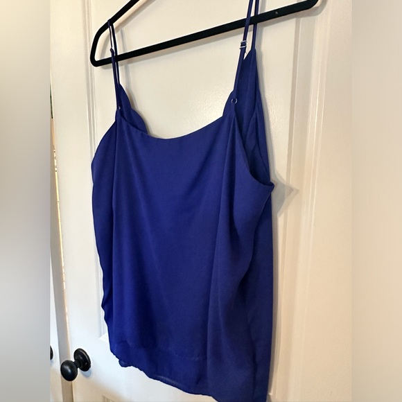 Socialite scalloped tank - Picture 2 of 3